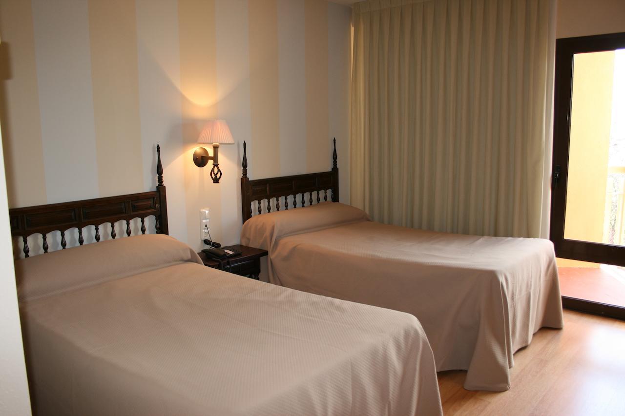 Hotel Carinena Cariñena Quarto foto
